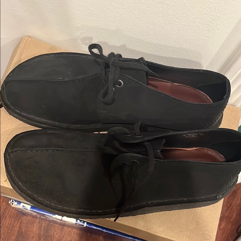 Clarks Black Chukka Boots Suede Minimalist - Picture 2 of 5